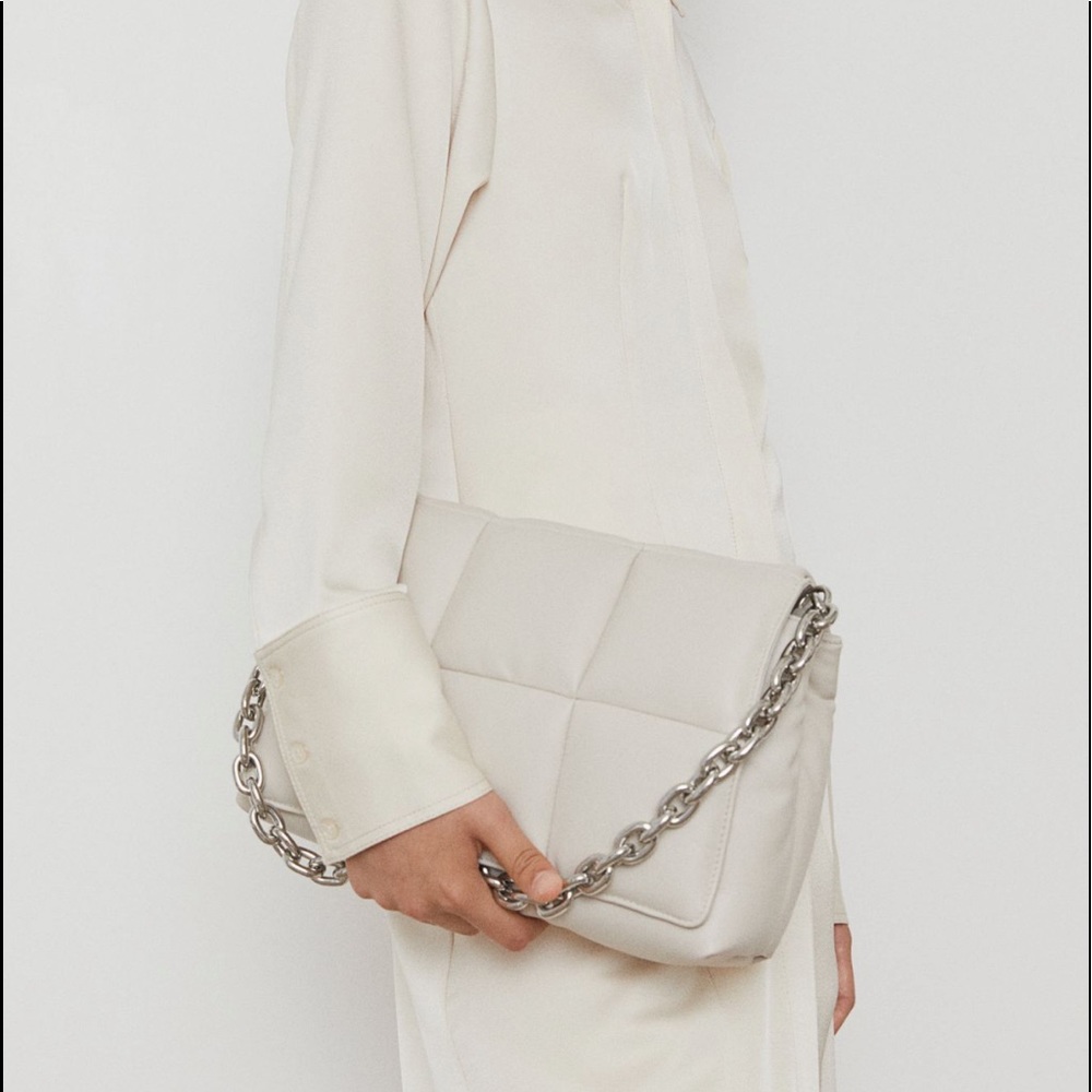 Quilted puffer bag- white cream